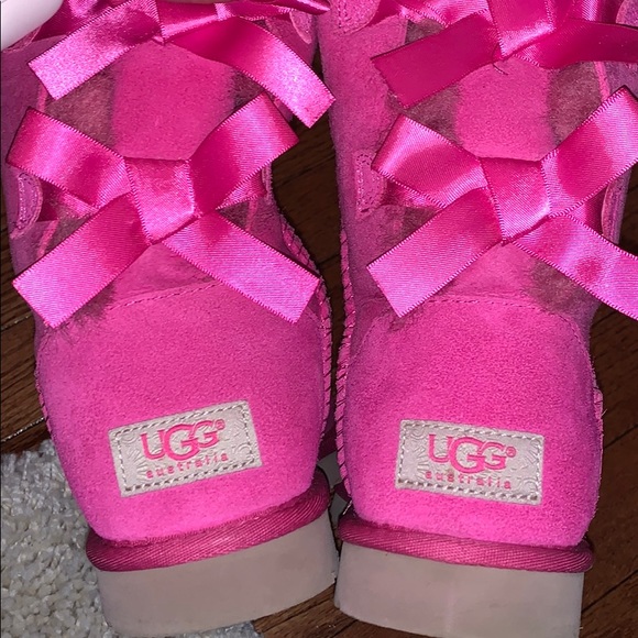 Pink Ugg’s with a cute🎀 - Picture 5 of 5